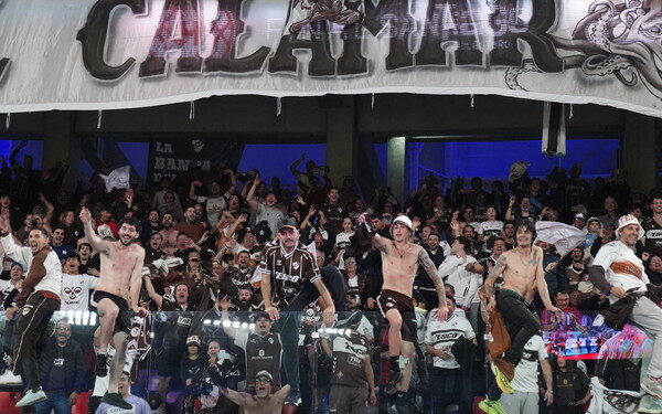 Platense Campeón!: El calamar venció a Huracán y alcanzó la cima del fútbol argentino por primera vez en su historia.