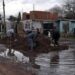 MERLO : VECINOS REPARAN LAS CALLES DEL BARRIO .