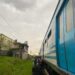MORON : MILAGRO EN LAS VIAS UNA JOVEN SE ARROJO BAJO EL TREN.