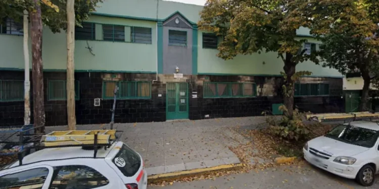 Alarma por amenazas de tiroteo en la Escuela Media N°4 de Tapiales: suspenden las clases.