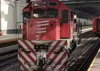 Intentó prepotear a un policía en el tren Belgrano Norte y terminó escapando.