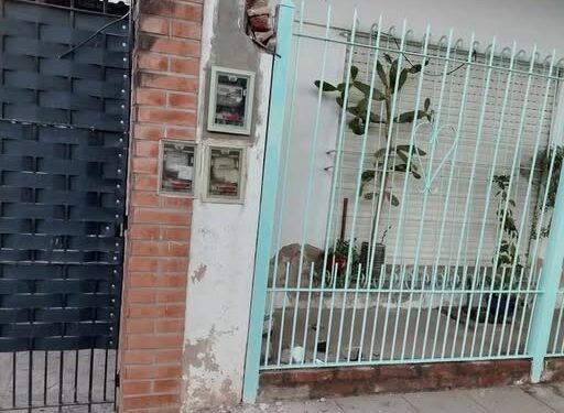 Robaron cables de alta tensión y dejaron sin luz a una vivienda en el Barrio Libertad de Merlo.
