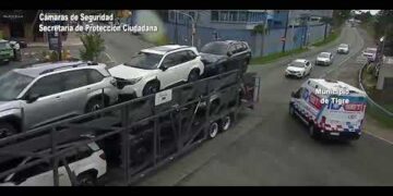 DON TORCUATO :LINEA 244 CHOCA A CICLISTA .