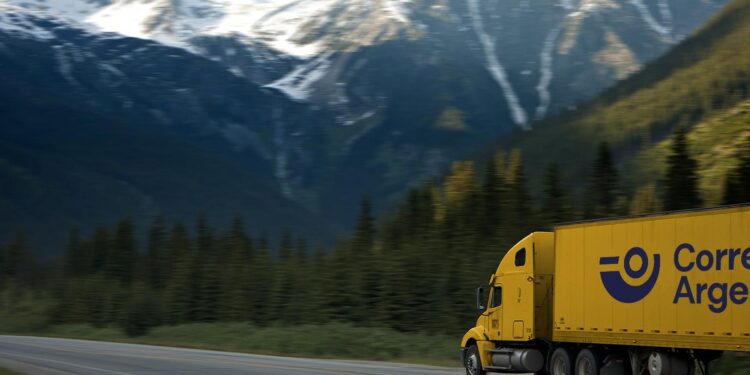 CORREO ARGENTINO : DESPIDIO A MAS DE 900 FAMILIAS .