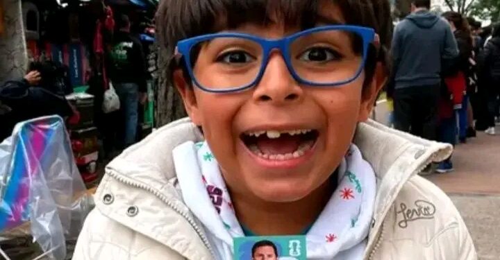 CASTELAR : NIÑO COMPLETO ALBUN DEL MUNDIAL .