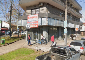 HURLINGHAM : ABUELOS RECLAMARON NO AL CIERRE DEL HOSPITAL DE PAMI .