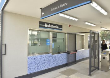 TREN SAN MARTIN USUARIOS SE QUEJAN DE BOLETERIAS CERRADAS .