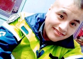 OPEN DOOR UN DETENIDO LE QUITÓ EL ARMA A UN POLICÍA MATÓ A UNO E HIRIÓ A OTRO Y FINALMENTE FUE ABATIDO.
