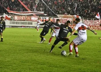 EL GALLO GANO EL CLASICO Y QUEDO PUNTERO DE SU ZONA .