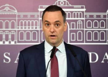 ADORNI DECLARÓ QUE ENCONTRO 800 MIL DÓLARES EN UN PENDRIVE Y «LOS USÓ»