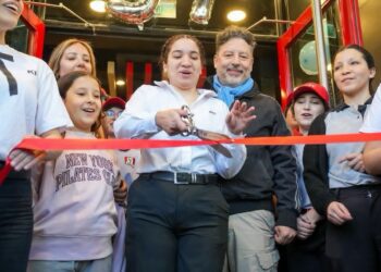 Merlo: El intendente Menéndez se hizo presente en la inauguración de KFC.