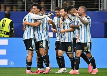 ARGENTINA GANO 2 A 0 A AUSTRIA CON DOBLETE DE MESSI.