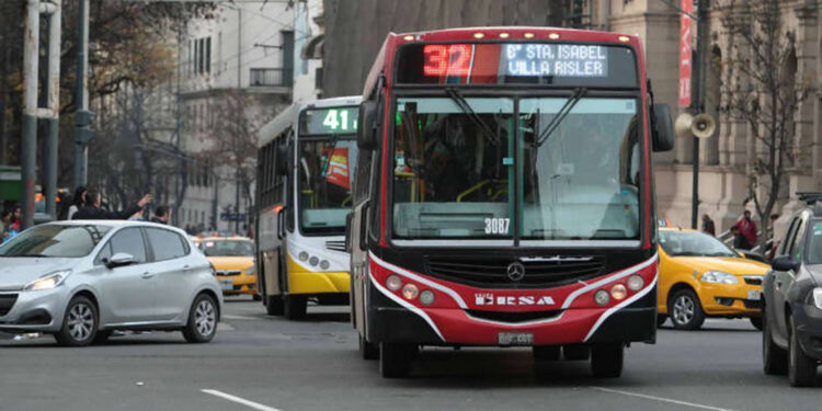 La UTA amenaza con un paro tras el fracaso de una nueva audiencia salarial.