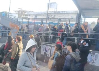 Servicio limitado en la Línea Sarmiento: el tren opera entre Once y Castelar por una falla en la zona de Padua–Ituzaingó.