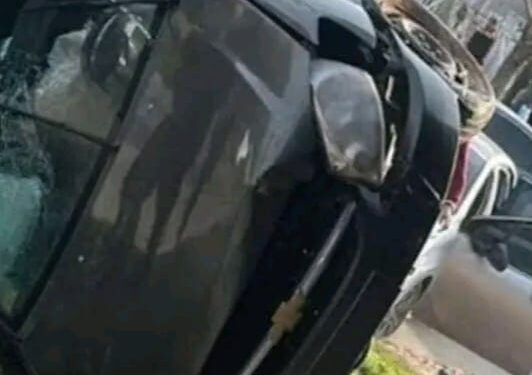 Virrey del Pino: dos sospechosos volcaron un auto robado tras un tiroteo con la Policía Bonaerense