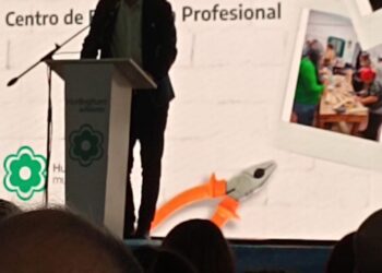Hurlingham entregó 500 diplomas de formación gratuita y anunció un programa de apoyo a emprendedores.