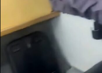 Tigre celebró con una bandera por Malvinas, pero el festejo terminó con un violento ataque al micro del plantel e hinchas .