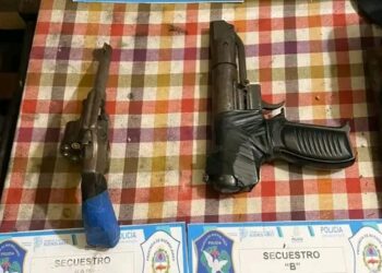 Desarticulan punto de venta de drogas en Villa Tesei: cuatro detenidos y armas secuestradas