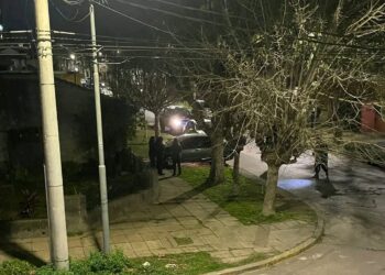 Hallan a una persona fallecida dentro de un auto en San Miguel.