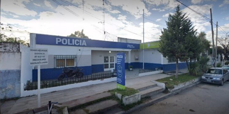 LA MATANZA Una oficial de la Policía de la Ciudad murió el pasado sábado tras sufrir un disparo con su arma reglamentaria en la puerta de una comisaría del barrio San Carlos.