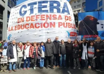 Un sector de SUTEBA convocó a un paro docente de 48 horas y podría afectar el reinicio de clases.