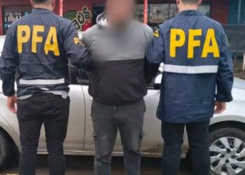 Un ciudadano de nacionalidad paraguaya fue detenido por efectivos de la Policía Federal Argentina (PFA) en el barrio La Capilla, ubicado sobre la Ruta Provincial 53, a la altura del kilómetro 11.200, en el partido de Florencio Varela.