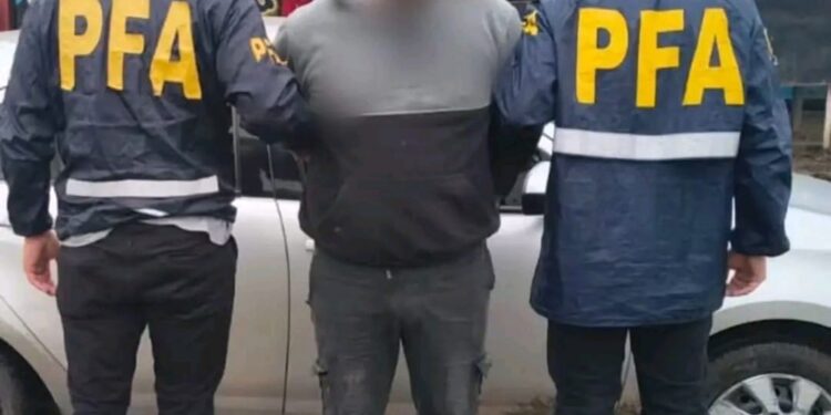 Un ciudadano de nacionalidad paraguaya fue detenido por efectivos de la Policía Federal Argentina (PFA) en el barrio La Capilla, ubicado sobre la Ruta Provincial 53, a la altura del kilómetro 11.200, en el partido de Florencio Varela.
