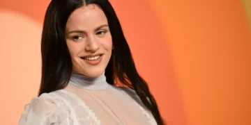 La cantante española Rosalía canceló las presentaciones que tenía previstas en Villa Crespo luego de la fuerte ola de críticas y los pedidos masivos de devolución de entradas por parte de sus seguidores en Argentina.
