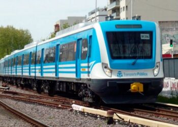 El Tren Sarmiento funcionó con servicio limitado por una falla eléctrica en la Estación Caballito.