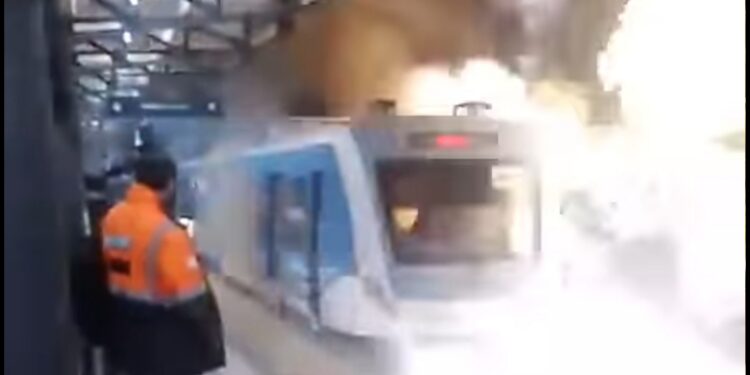 Se incendió una formación de la línea Mitre.