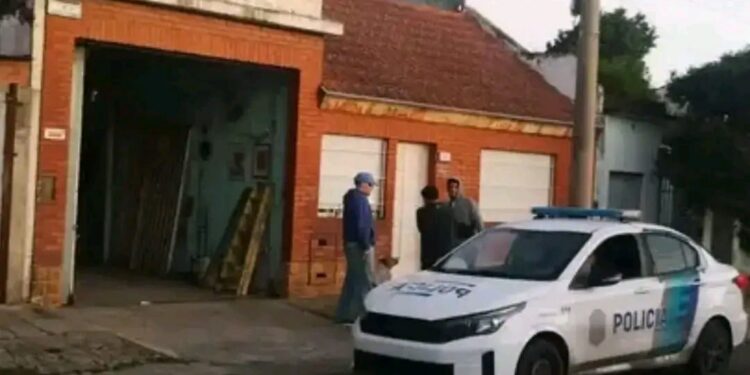 Tragedia en Morón: encontraron muertos a un hombre de 89 años y a su hija de 62 en una vivienda