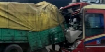 CHOCO COLECTIVO DE LA PERLITA CONTRA UN CAMION