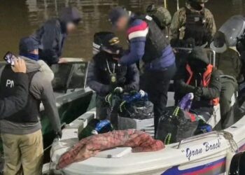 Incautaron casi 500 kilos de cocaína en un operativo sobre el río Paraná y detuvieron a cinco personas
