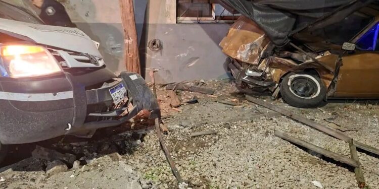Un adolescente de 16 años tomó la camioneta de su tío y terminó chocando contra una vivienda en Hurlingham
