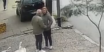 Denuncian un robo tras un engaño en plena calle en Caseros