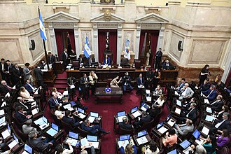 El salario mínimo llegará a $437.000 en abril de 2027 mientras los senadores cobrarán más de $13 millones