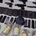 La Policía Federal realizó 42 allanamientos en el marco de una investigación por narcotráfico. En la vivienda del sospechoso secuestraron un importante arsenal y cerca de $100 millones en efectivo. Los investigadores sospechan que alquilaba armas y uniformes.