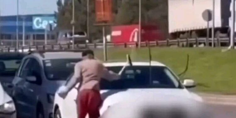 Tensión y violencia en el acceso al Tortugas Open Mall: limpiavidrios atacaron autos y hubo detenidos