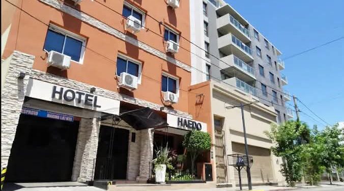 Investigan la muerte de un hombre hallado sin vida en una habitación de hotel en Haedo