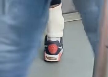 Un joven viajó en el tren Roca con una tobillera electrónica