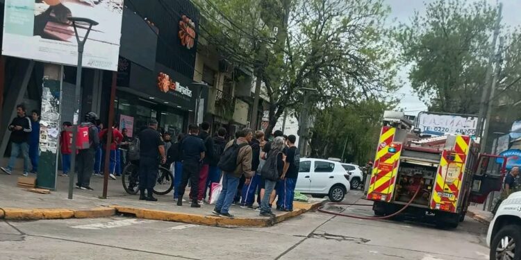 Incendio de un vehículo en San Antonio de Padua