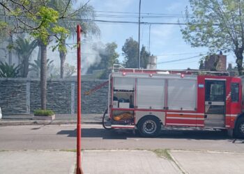 Incendio en una vivienda de Hurlingham movilizó a Bomberos y la Policía
