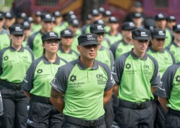 El CPC de Hurlingham suma nuevos agentes equipados con armas Byrna y bastones tonfa.