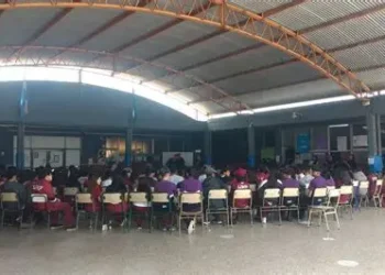 Tensión en una escuela de Villa Dorrego: un adolescente ingresó con un revólver y se produjo un disparo