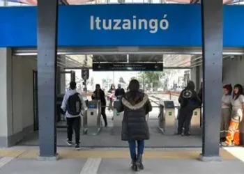 Rescataron a una adolescente de 17 años de las vías del Tren Sarmiento en Ituzaingó