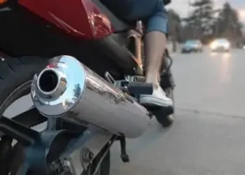 MULTAS DE HASTA $2,2 MILLONES POR ESCAPES LIBRES , EN AUTOS Y MOTOS .