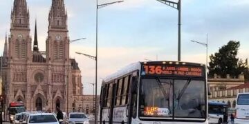 La Línea 136 podría llegar a Plaza Once y sumar servicios expresos hacia Moreno, Merlo y Marcos Paz