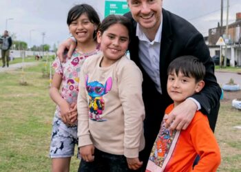Morón: Inauguro nueva plaza Malvinas Argentinas