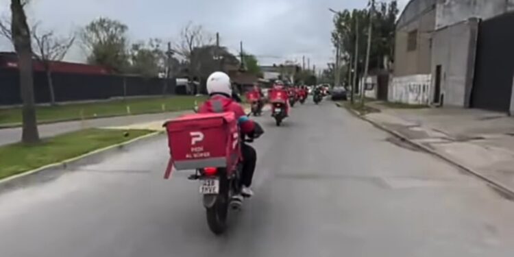TIGRE: LE ROBARON LA MOTO A UN REPARTIDOR DE PEDIDOSYA Y SUS COMPAÑEROS SE ORGANIZARON PARA AYUDARLO