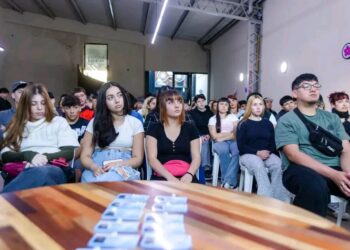 Hurlingham entregó nuevas licencias de conducir a jóvenes de la Escuela Municipal